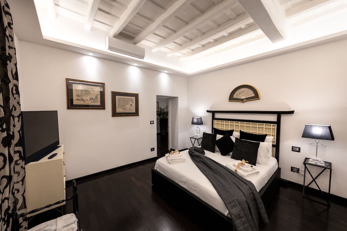 Suite Grand, 1 cama Queen size, para no fumadores | 1 habitación, camas con efecto memoria y decoración personalizada