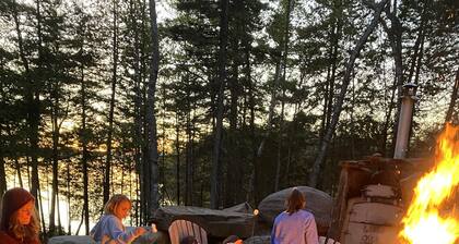 Charming waterfront cottage on Schoodic lake.