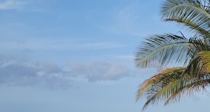 DAWN'S B & B. LOCATED NEAR THE BOSCOBEL AIRPORT. OVERLOOKING THE BLUE BLUOCEAN