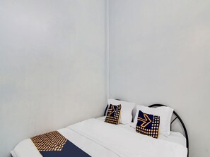 Double Room | Laptop workspace, free WiFi, bed sheets - Hotel O Sg 99 Homestay Syariah Near SMP N 34 Pekanbaru (Pekanbaru)