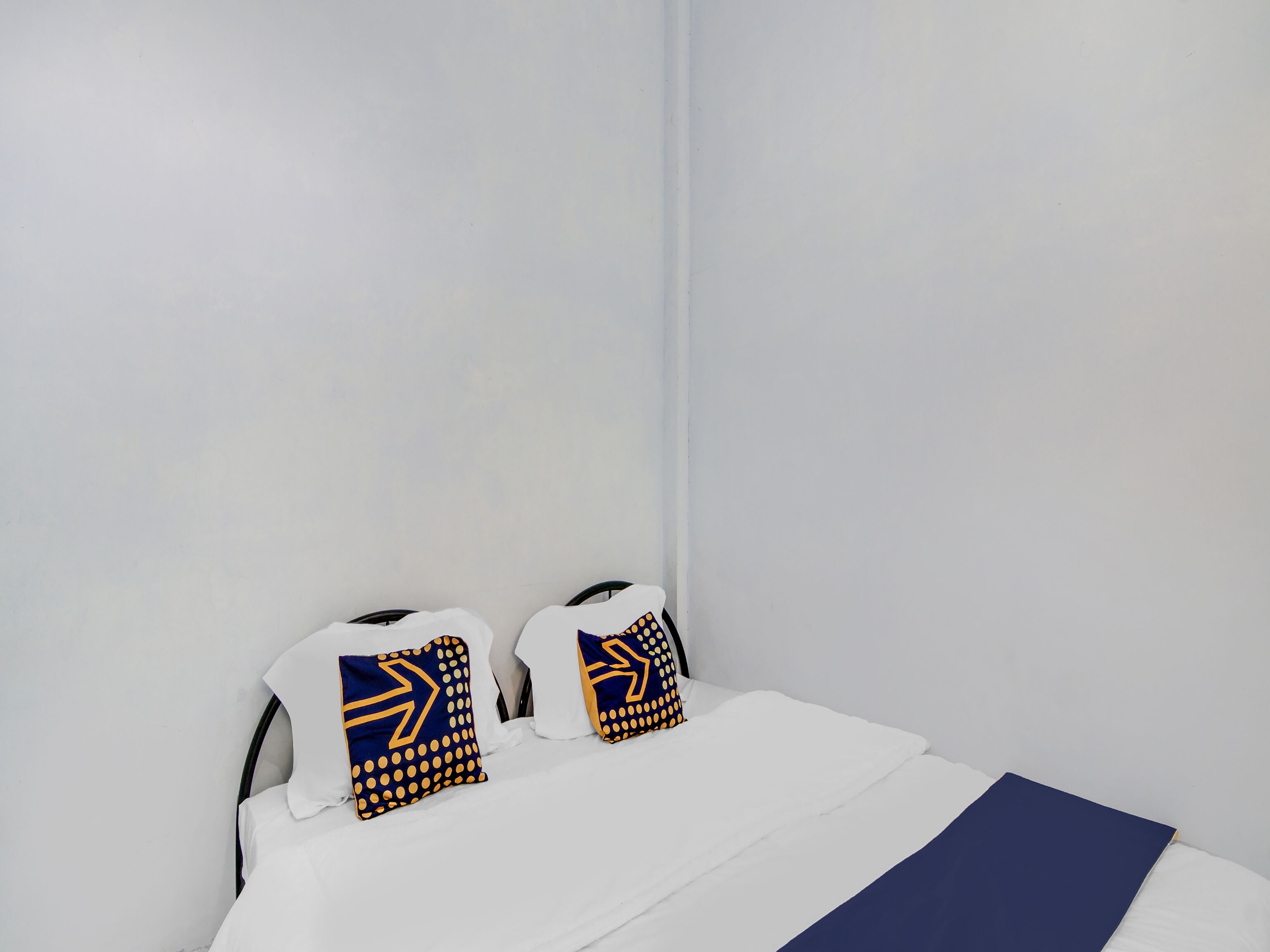 double room | laptop workspace, free wifi, bed sheets