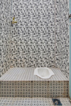 Habitación doble | Baño | Regadera y toallas 