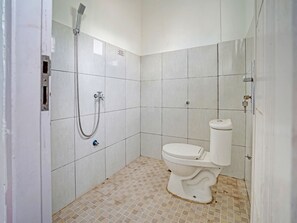 Standard Double Room | Bathroom