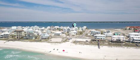 In Strandnähe, Liegestühle, Strandtücher