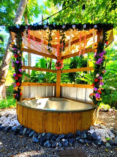 Secluded Jungle Cabin with outdoor tub, Sky Light and Fire Pit in Rincón