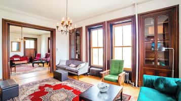 Fernseher, Bücher, Drucker