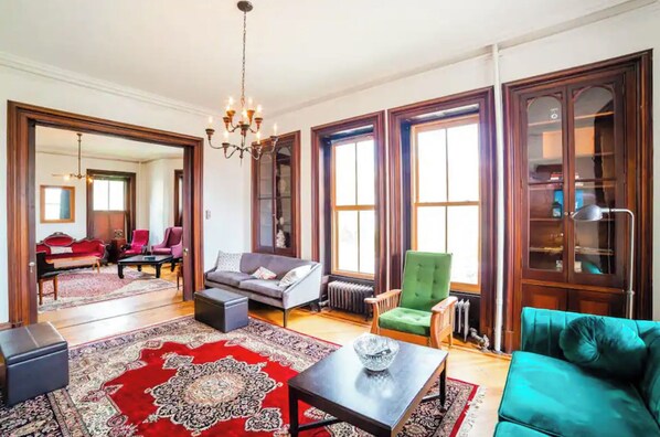 Fernseher, Bücher, Drucker