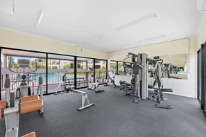 Fitness facility - Beachside 3-Bed with BBQ, Pool, Gym & Tennis Court (Marcoola)