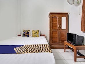 Laptop workspace, free WiFi, bed sheets