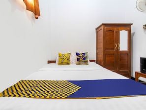 Laptop workspace, free WiFi, bed sheets