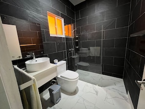 Comfort Double or Twin Room | Bathroom