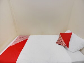 Double Room | Desk, laptop workspace, free WiFi, bed sheets - Hotel O Penginapan Saweri GadingNearKlub Golf Ria Bintan (Batam)