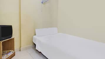 Double Room | Desk, laptop workspace, WiFi (free), bed sheets