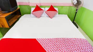 Double Room | Desk, laptop workspace, free WiFi, bed sheets