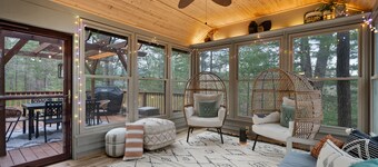 Luxury stay cabin EV ready, hot tub, fast wifi, sunroom, firepit & free cleaning