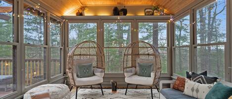 Smart TV, fireplace, books, smart speakers