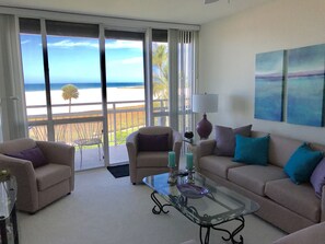 Smart TV, books, printers - Floor to ceiling beach views from every room (Marco Island)