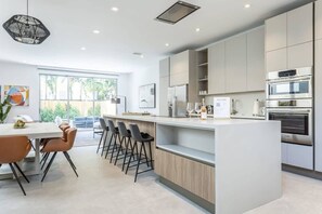 Fridge, microwave, oven, stovetop - Modernista, Luxury Villa, Pool by Coconut Grove (Miami)