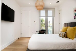 4 Schlafzimmer, Schreibtisch, Bügeleisen/Bügelbrett, Reisekinderbett