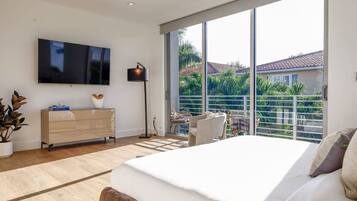 4 bedrooms, desk, iron/ironing board, travel cot