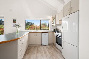 Fridge, microwave, dishwasher, toaster - Waitahanui Lake House - Lake Taupo Holiday Home (Waitahanui)