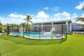 Piscine extérieure, piscine chauffée