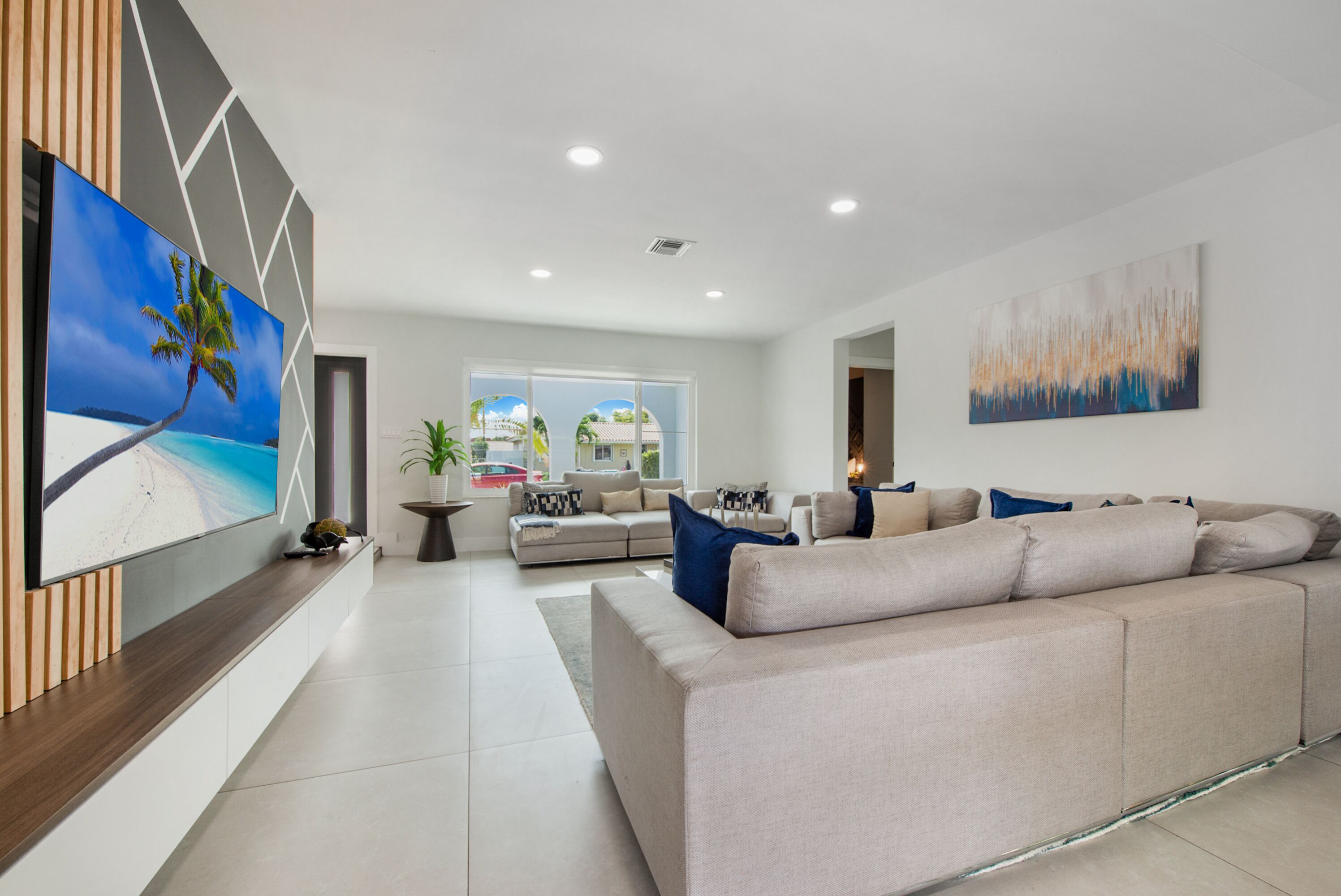 Smart-TV, Tischfußball, Tischtennisplatte