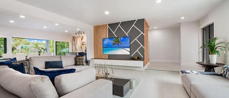 Een smart-tv, tafelvoetbal en een tafeltennistafel