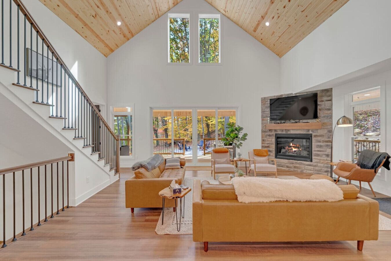 Smart TV, fireplace, video games, table tennis