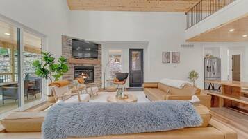 Smart TV, fireplace, video games, table tennis