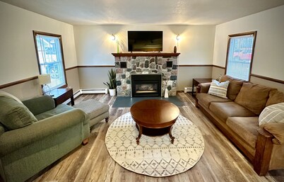 Quaint & Historic Downtown Oscoda Home