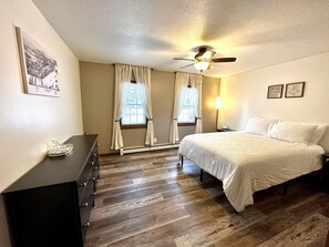 2 soverom, strykejern/-brett, reiseseng for barn og wi-fi (inkludert)