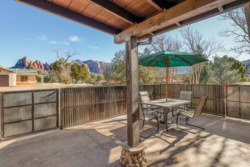 Stargazer’s Inn, Red Rock Views! 1 mi. to Uptown