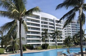 Outdoor pool - Wonderful see front apartment in the best resort of Nuevo Vallarta  (Nuevo Vallarta)