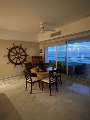 Dining - Wonderful see front apartment in the best resort of Nuevo Vallarta  (Nuevo Vallarta)