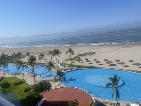 Outdoor pool - Wonderful see front apartment in the best resort of Nuevo Vallarta  (Nuevo Vallarta)