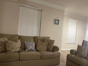 Living area - Quite Stay at Woodlake Briar Meadow (Houston)