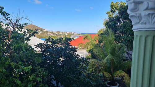 Appartement Calme à 5min en Voiture de la Plage et de L'aéroport de Grand-case!