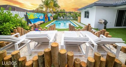 Grand 6BR Escape: Resort Pool, Beach & Mini Golf