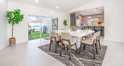 Pool Oasis • BBQ, Games / Near Zoo Miami & Marina