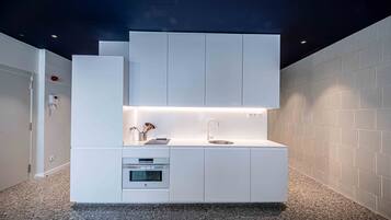 Appartement, 2 slaapkamers, op benedenverdieping | Privékeuken | Een koelkast/vriezer, een magnetron, een oven, een vaatwasser