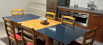 Spacious self-catering cottage near the beach for 16 people COTE DE GRANIT ROSE