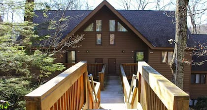 Walking Distance to Ski Slopes! Cozy Condo that sleeps 4!