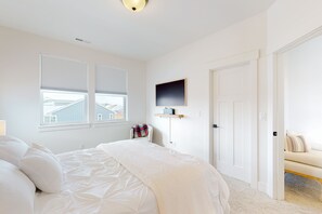 4 bedrooms, iron/ironing board, Internet, bed sheets