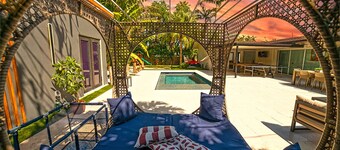 Resort Retreat: Heated Pool, BBQ & Sports Court