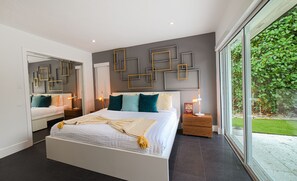 5 bedrooms, iron/ironing board, WiFi, bed sheets