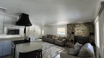 Apartment | Living area | 32-inch Smart TV with satellite channels