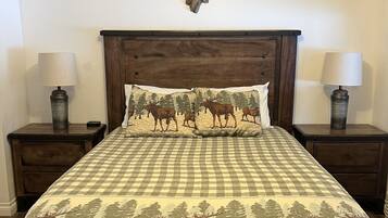 Hotel Room # 3 | Selimut bulu angsa, bantalan ekstra lembut, dan Wi-Fi gratis