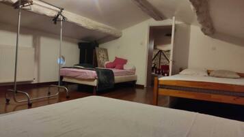 6 Schlafzimmer, Reisekinderbett, WLAN