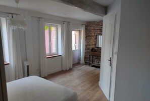 6 Schlafzimmer, Reisekinderbett, WLAN